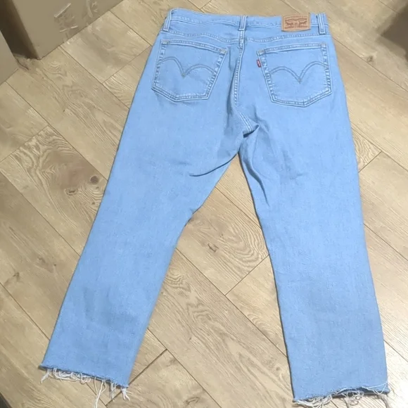 Levis Womens Wedgie Straight Crop Denim distresed Jeans size 30 High Rise Mom - Picture 3 of 9